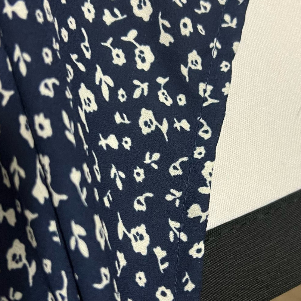 Loft Blue Sleeveless floral blouse M - Picture 4 of 8